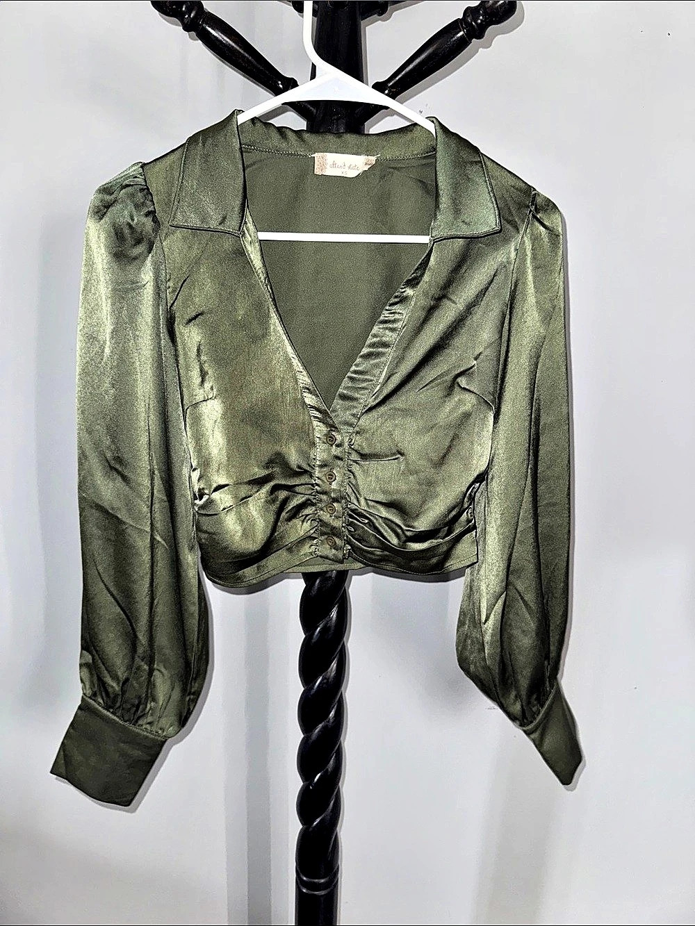 Altar’d State Cropped Ruched Blouse in Green Size XS Like New
